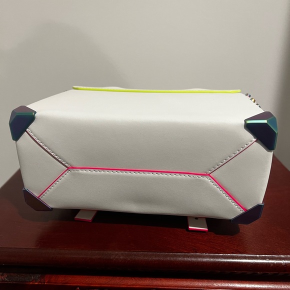 Michael Kors White Manhattan Purse - Picture 4 of 7